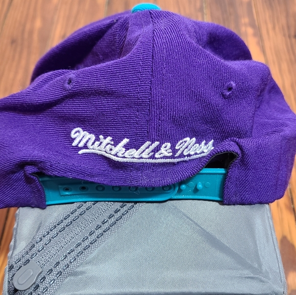 (5 for $25) Vintage Hornets Snapback Hat - Picture 2 of 3